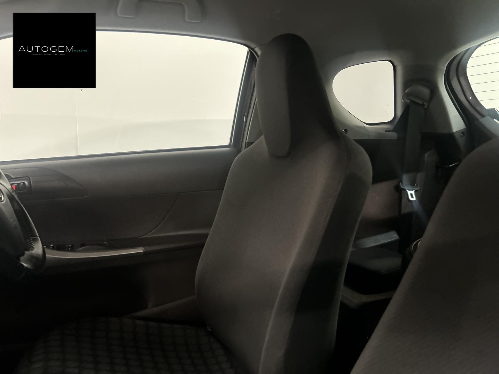 Toyota iQ 1.0 VVT-i 2 Hatchback 3dr Petrol Manual Euro 4 (68 bhp)