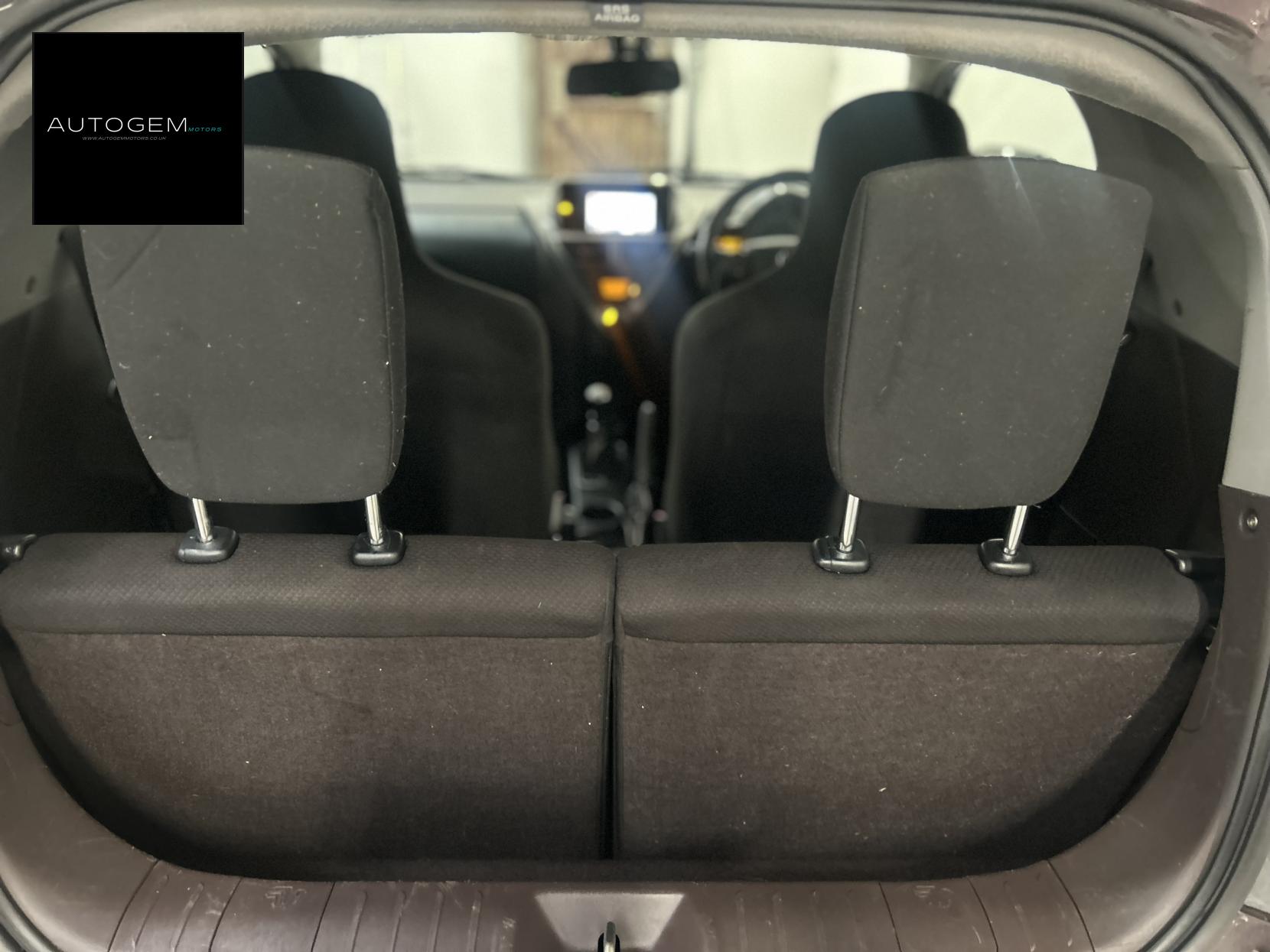 Toyota iQ 1.0 VVT-i 2 Hatchback 3dr Petrol Manual Euro 4 (68 bhp)