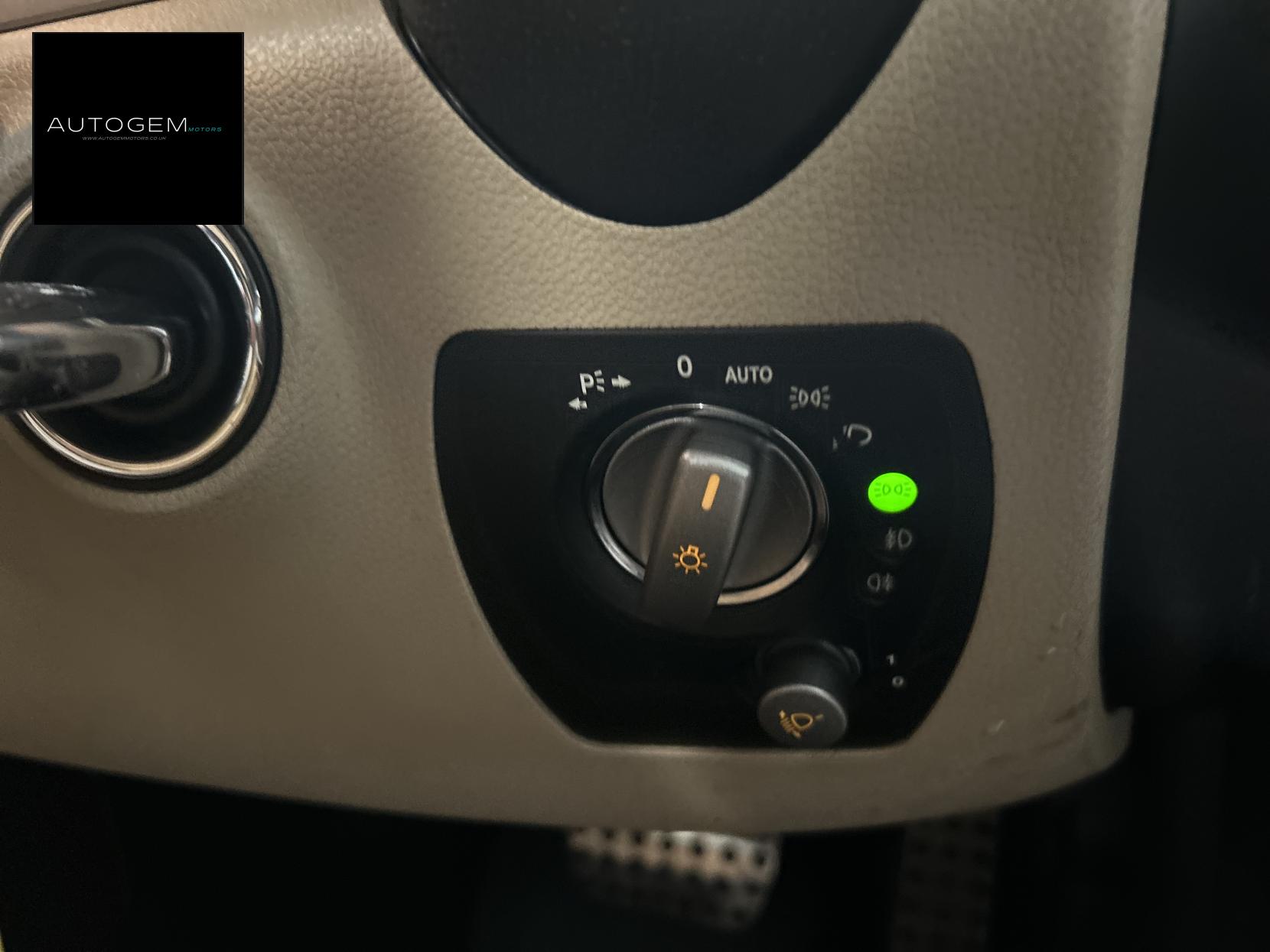 Mercedes-Benz SLK 3.0 SLK280 Convertible 2dr Petrol G-Tronic Euro 4 (231 ps)