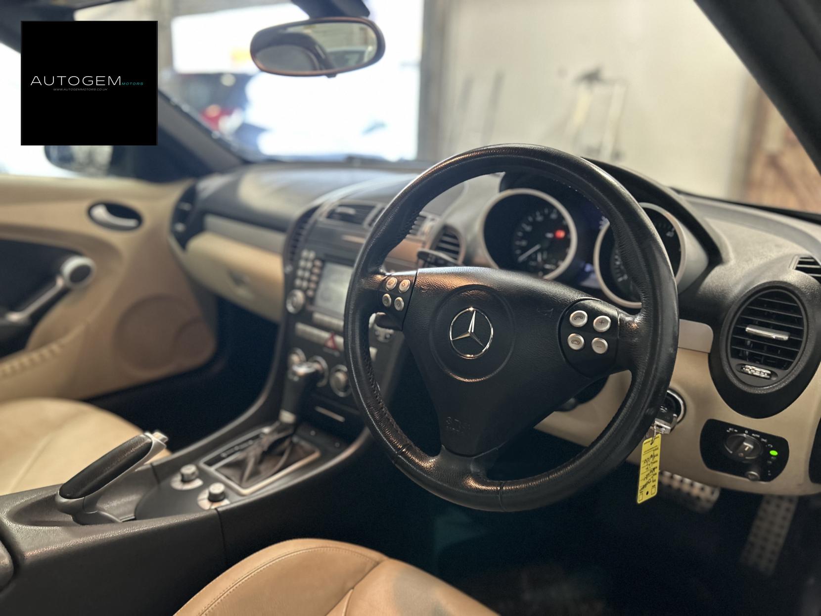 Mercedes-Benz SLK 3.0 SLK280 Convertible 2dr Petrol G-Tronic Euro 4 (231 ps)