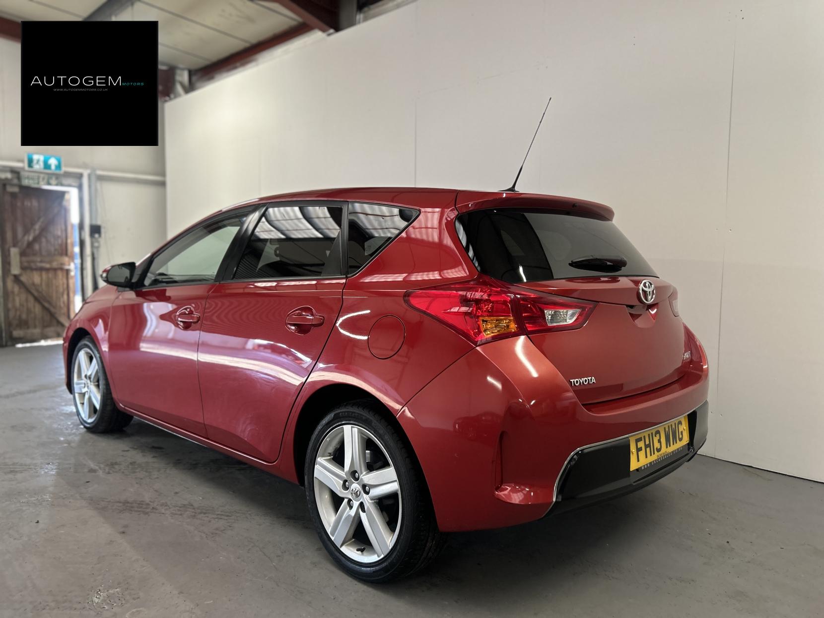 Toyota Auris 1.6 V-Matic Sport Hatchback 5dr Petrol Manual Euro 5 (132 ps)