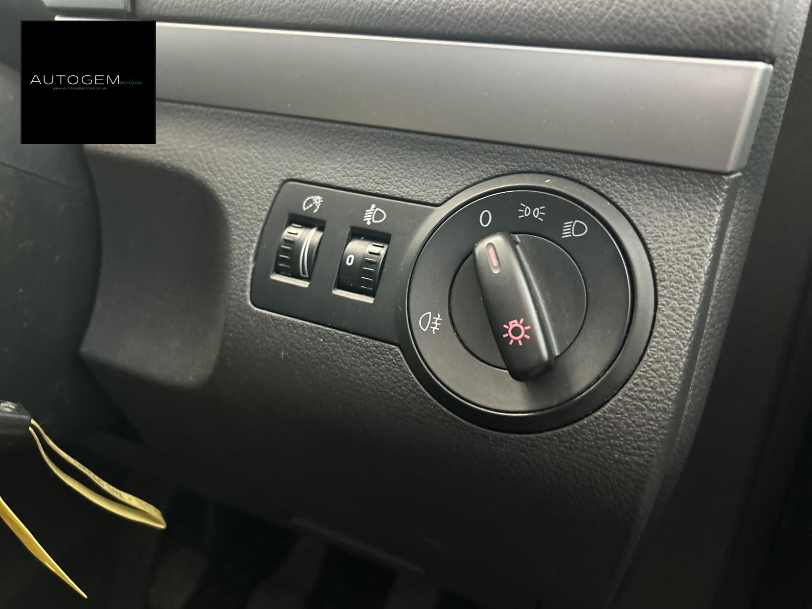 Volkswagen Touran 1.2 TSI BlueMotion Tech S MPV 5dr Petrol Manual Euro 5 (105 ps)